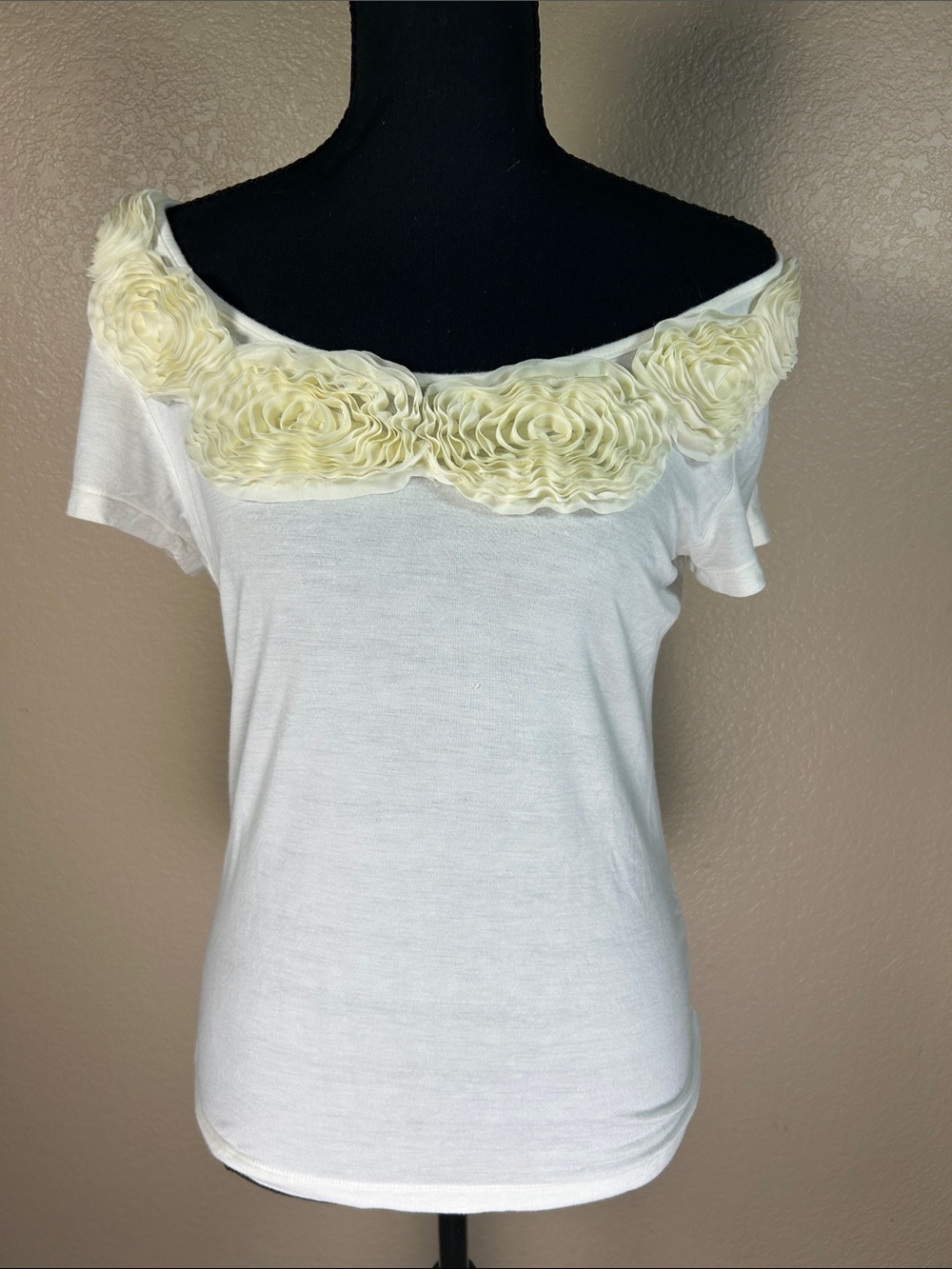 WDNY Cream Rosette Off-the-Shoulder Short Sleeve Tee Top Large